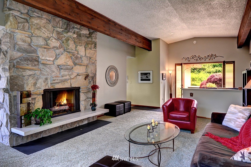 7224 South Rustic Road Seattle, WA 98178 - Photo 4 of 19 Gallery Image 4