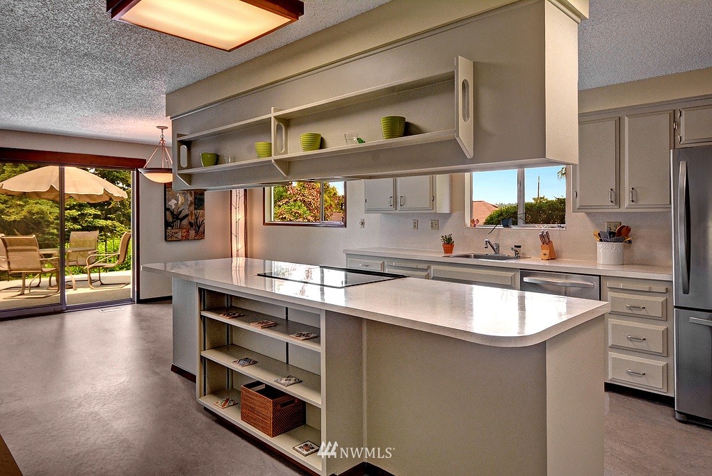 7224 South Rustic Road Seattle, WA 98178 - Photo 5 of 19 Gallery Image 5