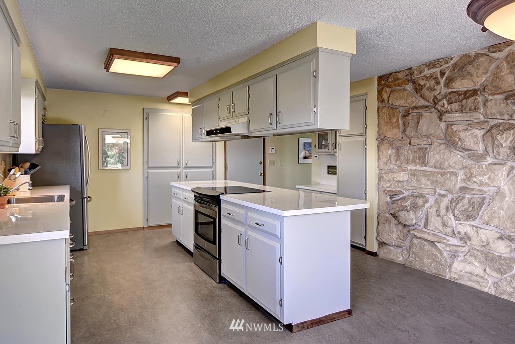 7224 South Rustic Road Seattle, WA 98178 - Photo 7 of 19 Gallery Image 7