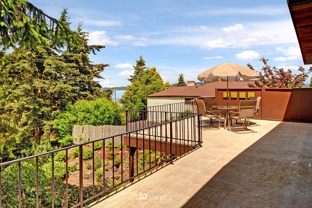 7224 South Rustic Road Seattle, WA 98178 - Photo 9 of 19 Gallery Image 9