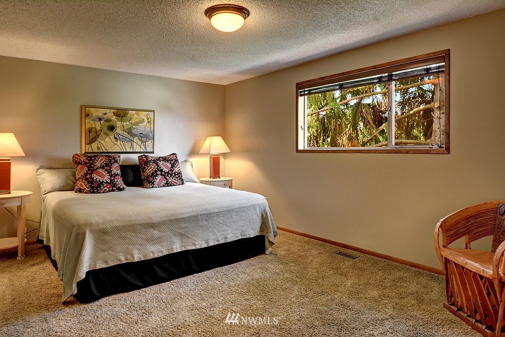 7224 South Rustic Road Seattle, WA 98178 - Photo 10 of 19 Gallery Image 10
