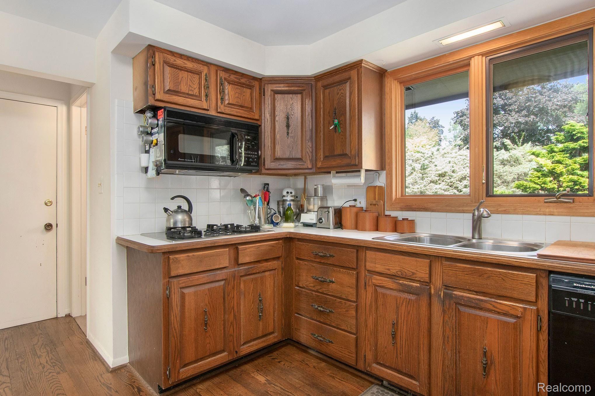 2411 Worcester Road West Bloomfield, MI 48323 - Photo 13 of 41 IMG_5937.jpg