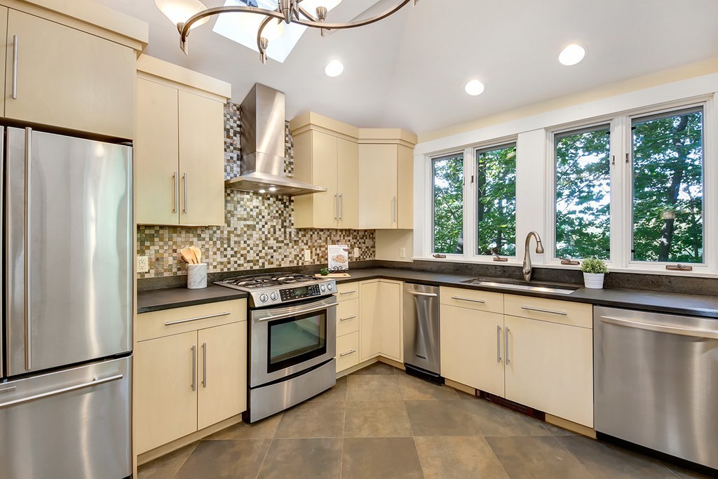 46 Arden Road Watertown, MA 02472 - Photo 8 of 28 Gallery Image 8