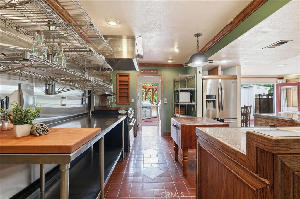 641 Ridgefield Drive Claremont, CA 91711 - Photo 12 of 52