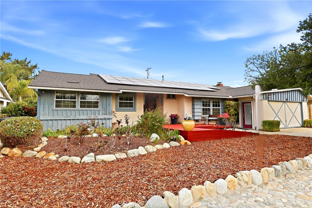 641 Ridgefield Drive Claremont, CA 91711 - Photo 4 of 40