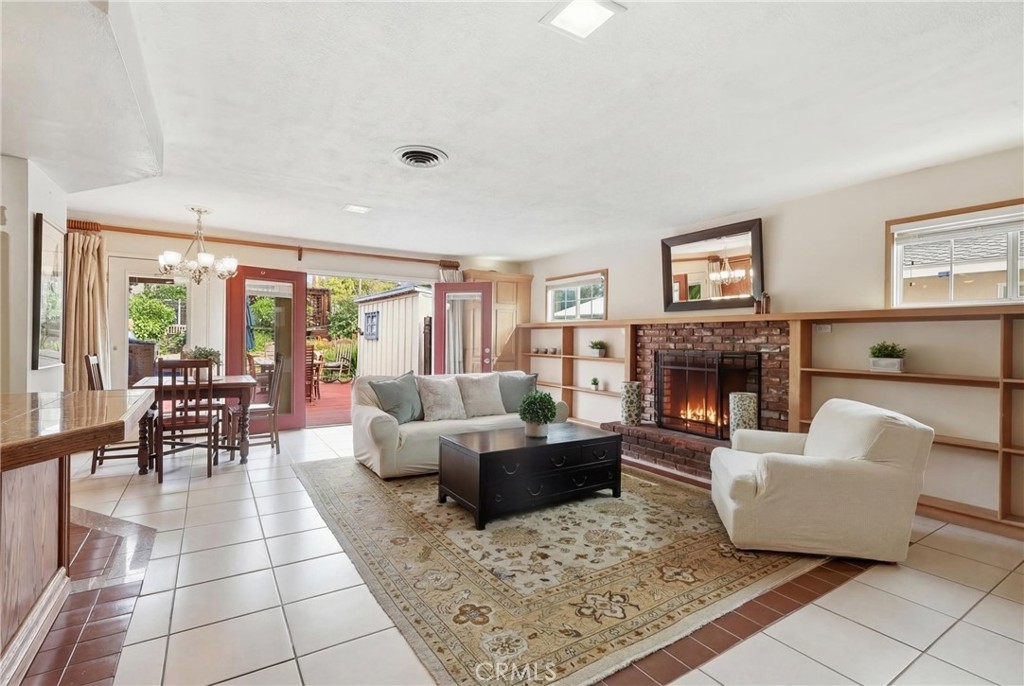 641 Ridgefield Drive Claremont, CA 91711 - Photo 4 of 52