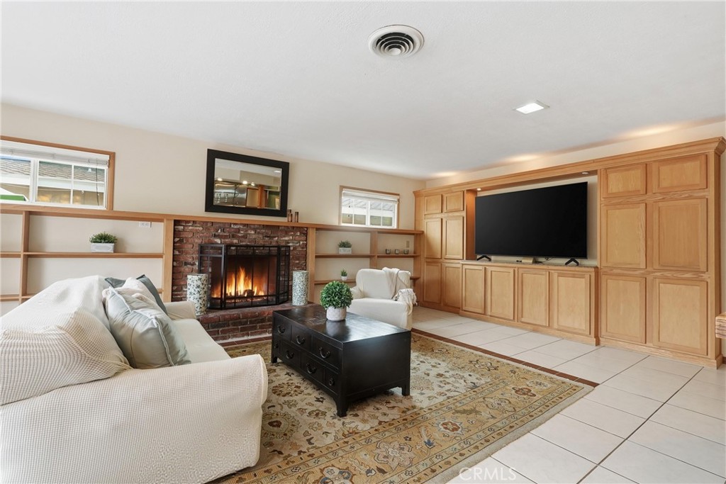 641 Ridgefield Drive Claremont, CA 91711 - Photo 7 of 40