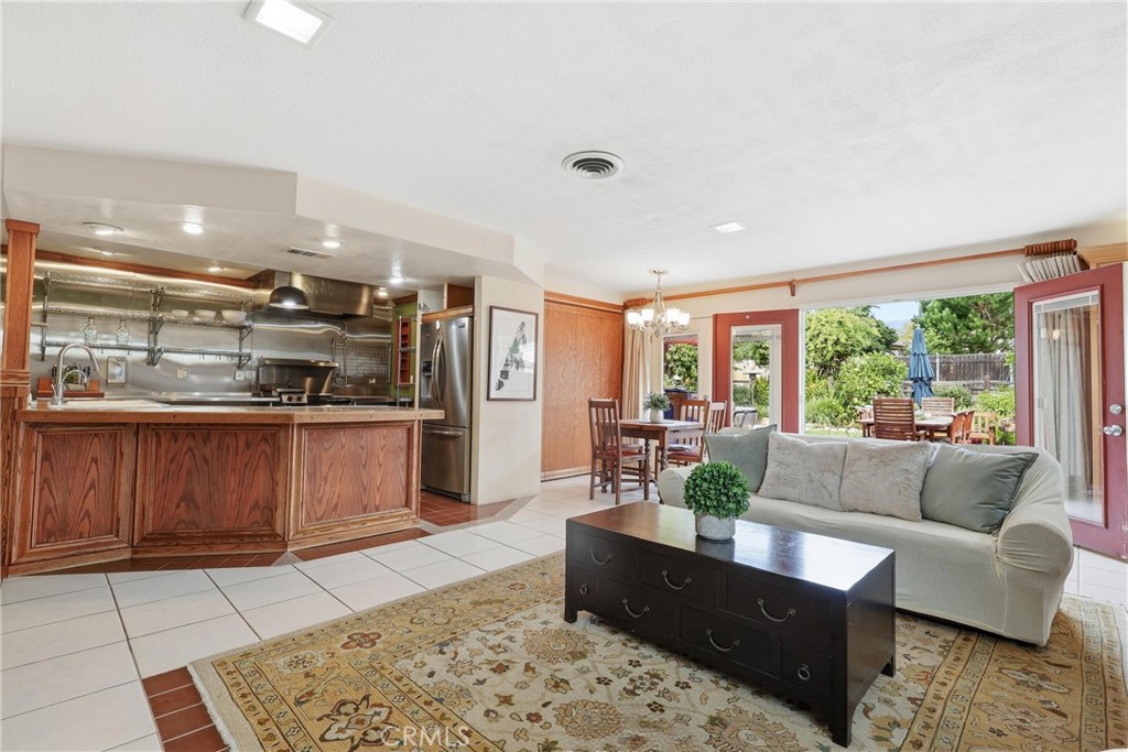 641 Ridgefield Drive Claremont, CA 91711 - Photo 9 of 52