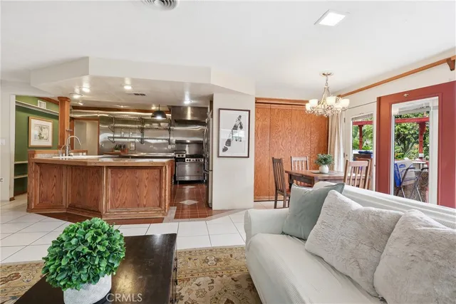 $999,888 | 641 Ridgefield Drive, Claremont, CA 91711