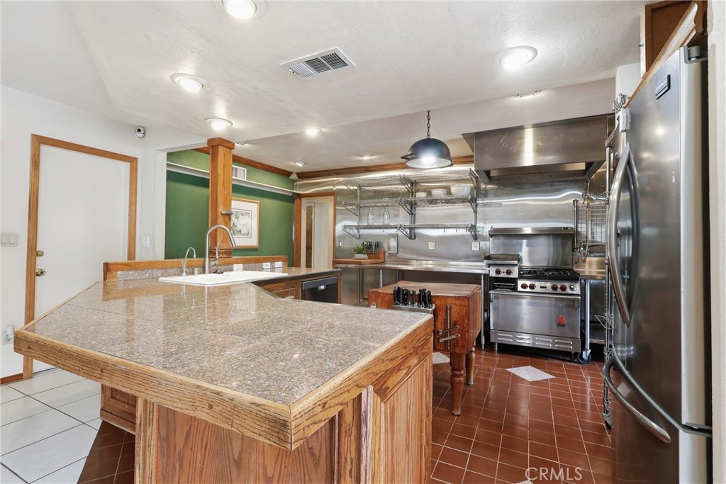 641 Ridgefield Drive Claremont, CA 91711 - Photo 10 of 52