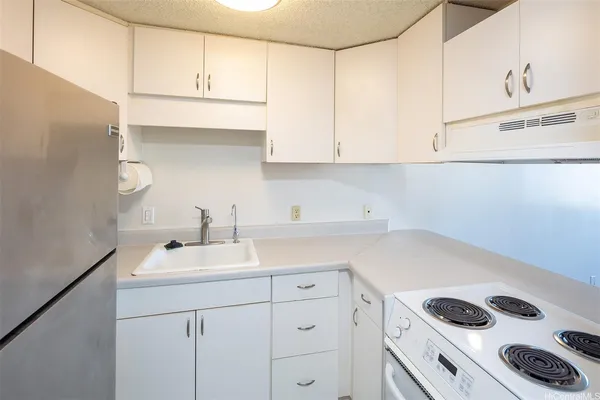 $2,300 | 2542 Date Street, Unit 401, Honolulu, HI 96826