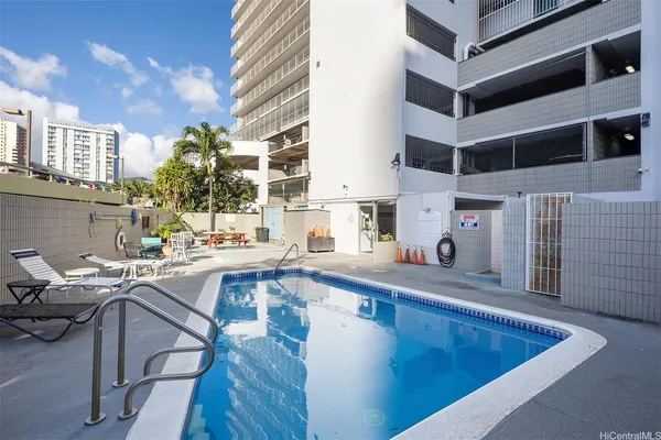 $2,300 | 2542 Date Street, Unit 401, Honolulu, HI 96826