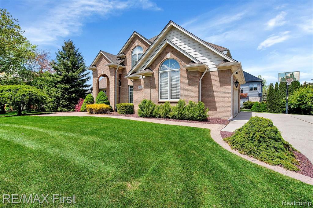 1012 Rochelle Park Drive Rochester Hills, MI 48309 - Photo 3 of 38