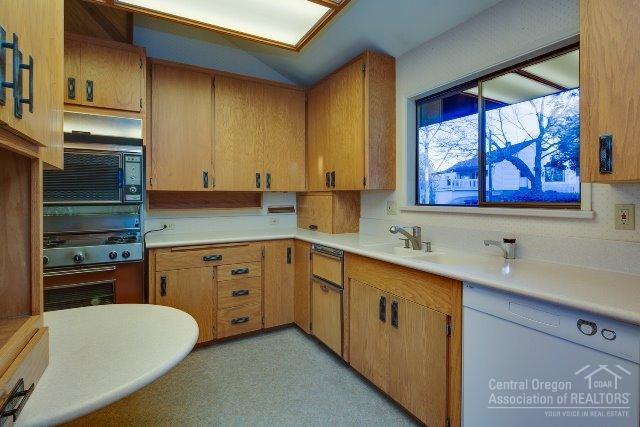 521 Southwest 15th Street Redmond, OR 97756 - Photo 13 of 23 Additional Photo