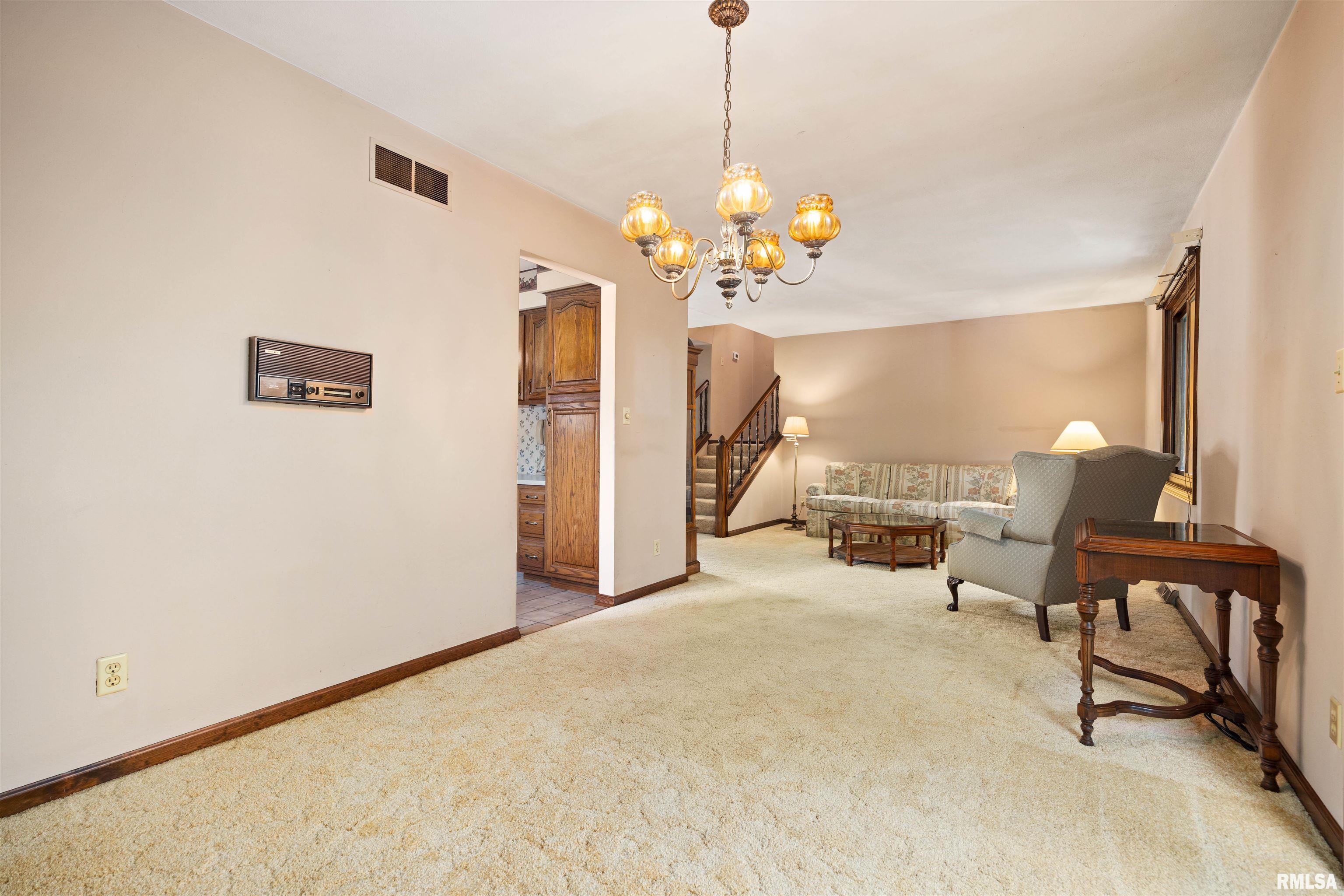 6307 North Post Oak Road Peoria, IL 61615 - Photo 11 of 45