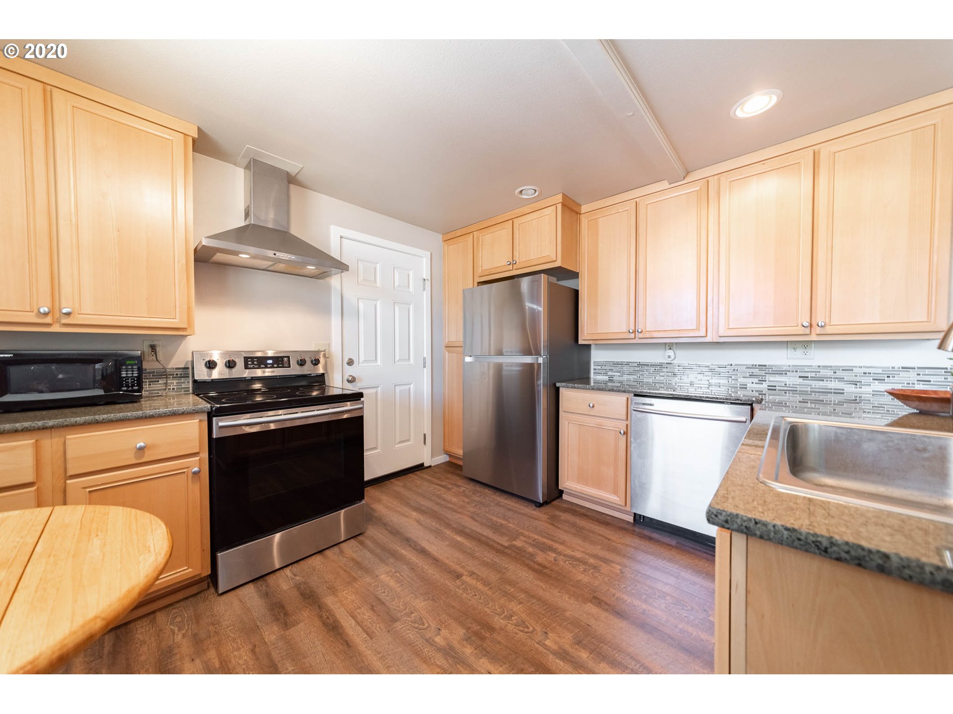 1306 7th Street Springfield, OR 97477 - Photo 5 of 16