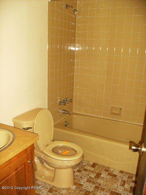 253 Decker Road Bushkill, PA 18324 - Photo 8 of 12 full bath2