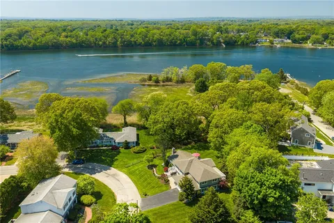 $1,395,000 | 31 Meadowbrook Drive, Barrington, RI 02806