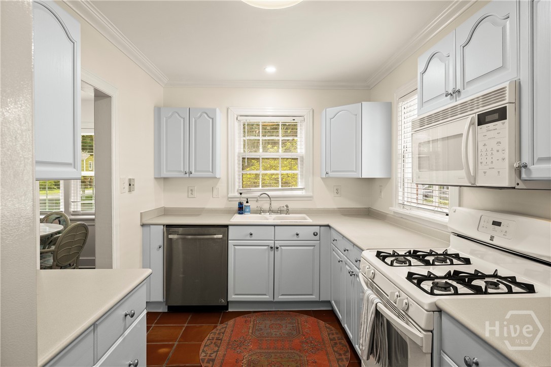 1318 East 51st Street Savannah, GA 31404 - Photo 11 of 33