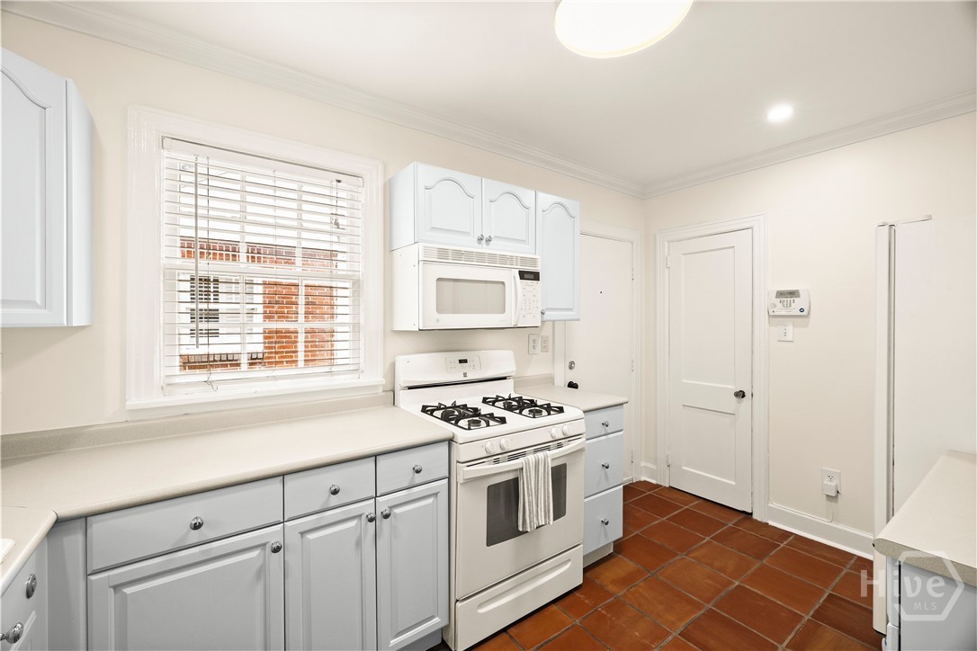 1318 East 51st Street Savannah, GA 31404 - Photo 12 of 33