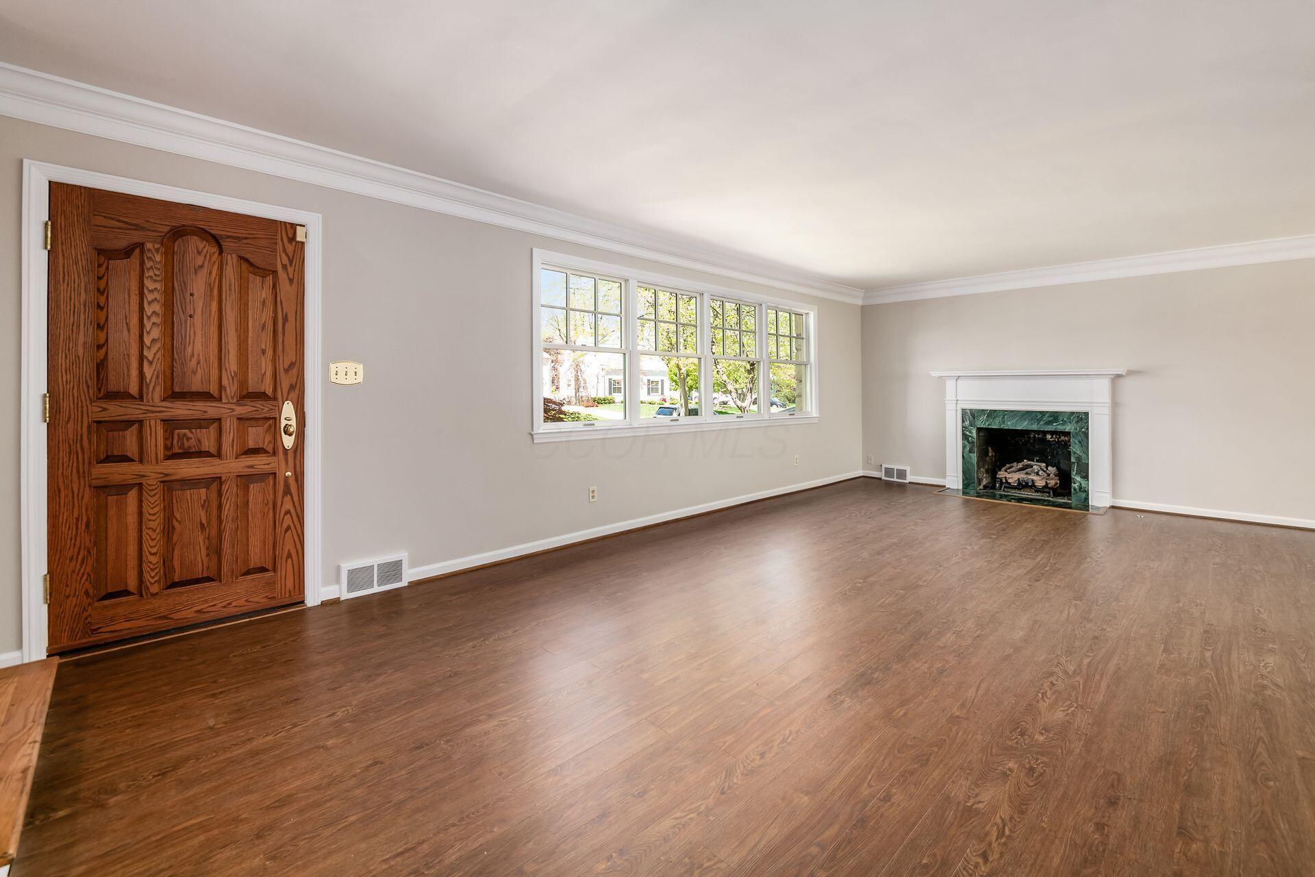 2014 Edgemont Road North Upper Arlington, OH 43212 - Photo 6 of 55 Living Room