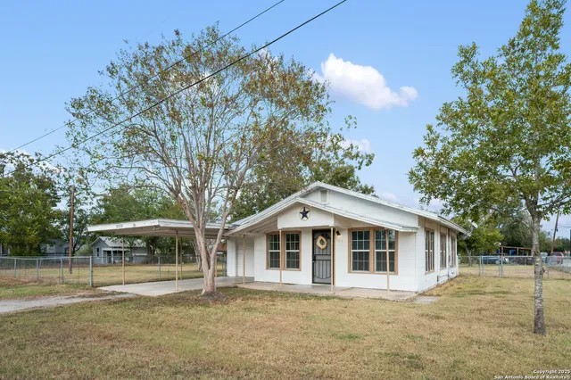 $210,000 | 211 South Hackberry Street, Marion, TX 78124