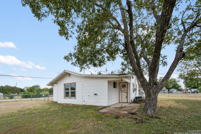$210,000 | 211 South Hackberry Street, Marion, TX 78124
