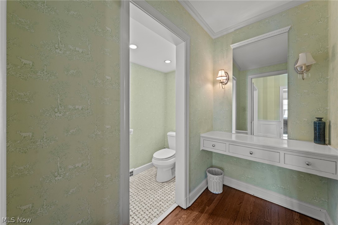 17640 South Woodland Road Cleveland, OH 44120 - Photo 12 of 40 1st Floor Bath