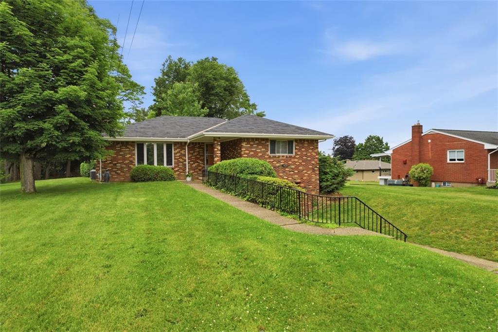 16 Robin Road McKees Rocks, PA 15136 - Photo 3 of 27 Gallery Image 3