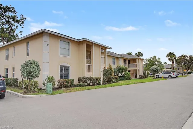 $309,900 | 741 Landover Circle, Unit 102, Naples, FL 34104