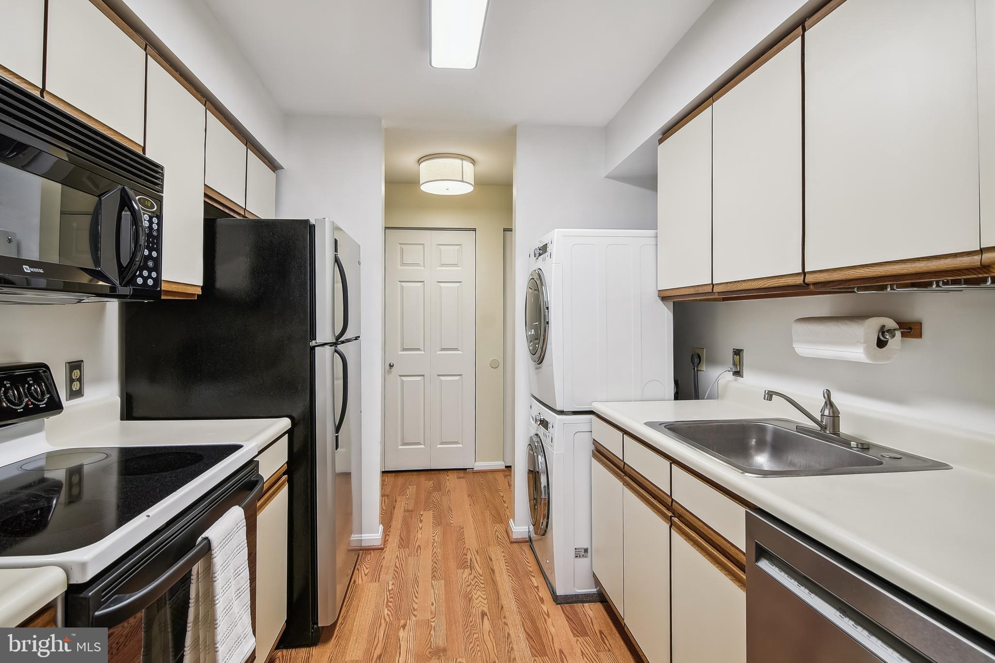 8382 Montgomery Run Road, Unit I Ellicott City, MD 21043 - Photo 13 of 37 kitchen
