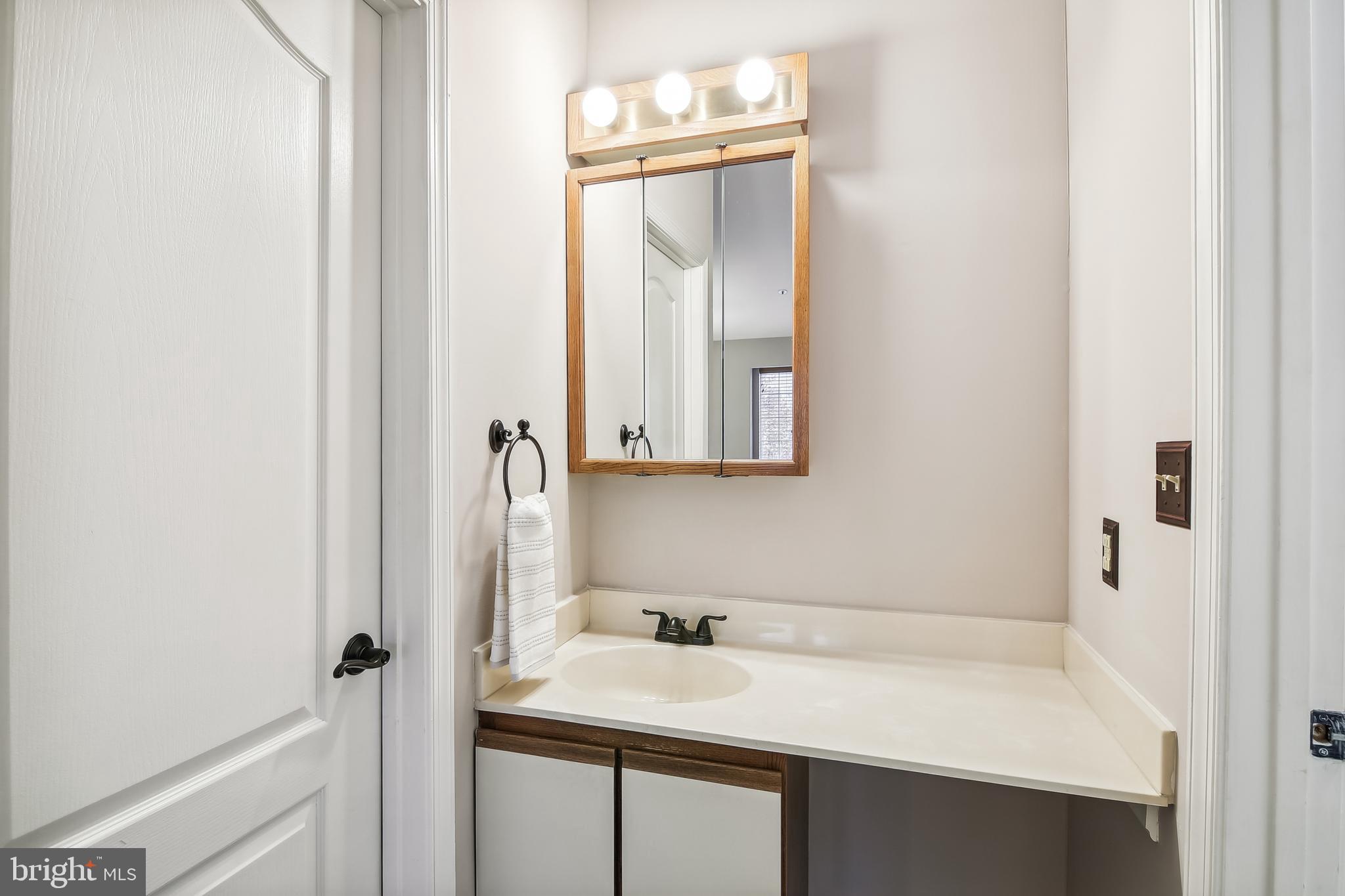 8382 Montgomery Run Road, Unit I Ellicott City, MD 21043 - Photo 24 of 37 primary bathroom