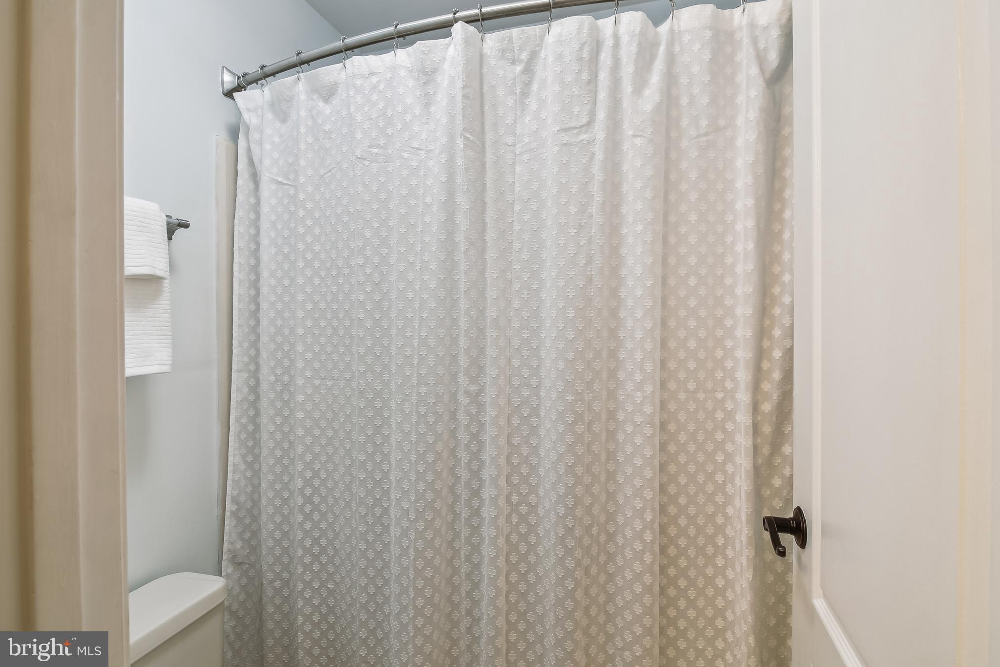 8382 Montgomery Run Road, Unit I Ellicott City, MD 21043 - Photo 25 of 37 primary bathroom