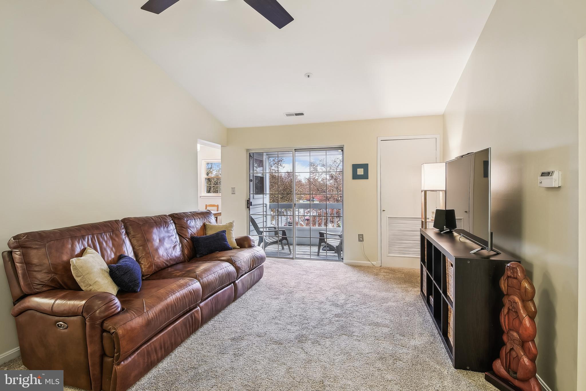 8382 Montgomery Run Road, Unit I Ellicott City, MD 21043 - Photo 6 of 37 living area