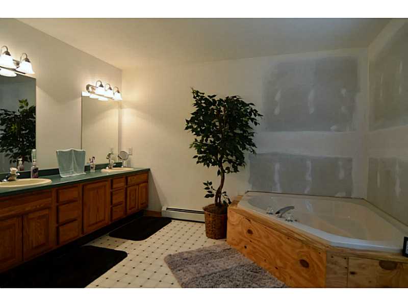 1109 E Road Tiverton, RI 02878 - Photo 12 of 24 Master Bath/Spa.