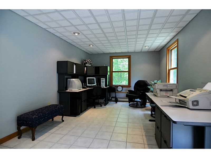 1109 E Road Tiverton, RI 02878 - Photo 5 of 24 Computer Room.