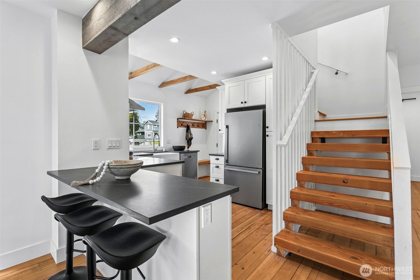 6010 49th Avenue Southwest Seattle, WA 98136 - Photo 11 of 32