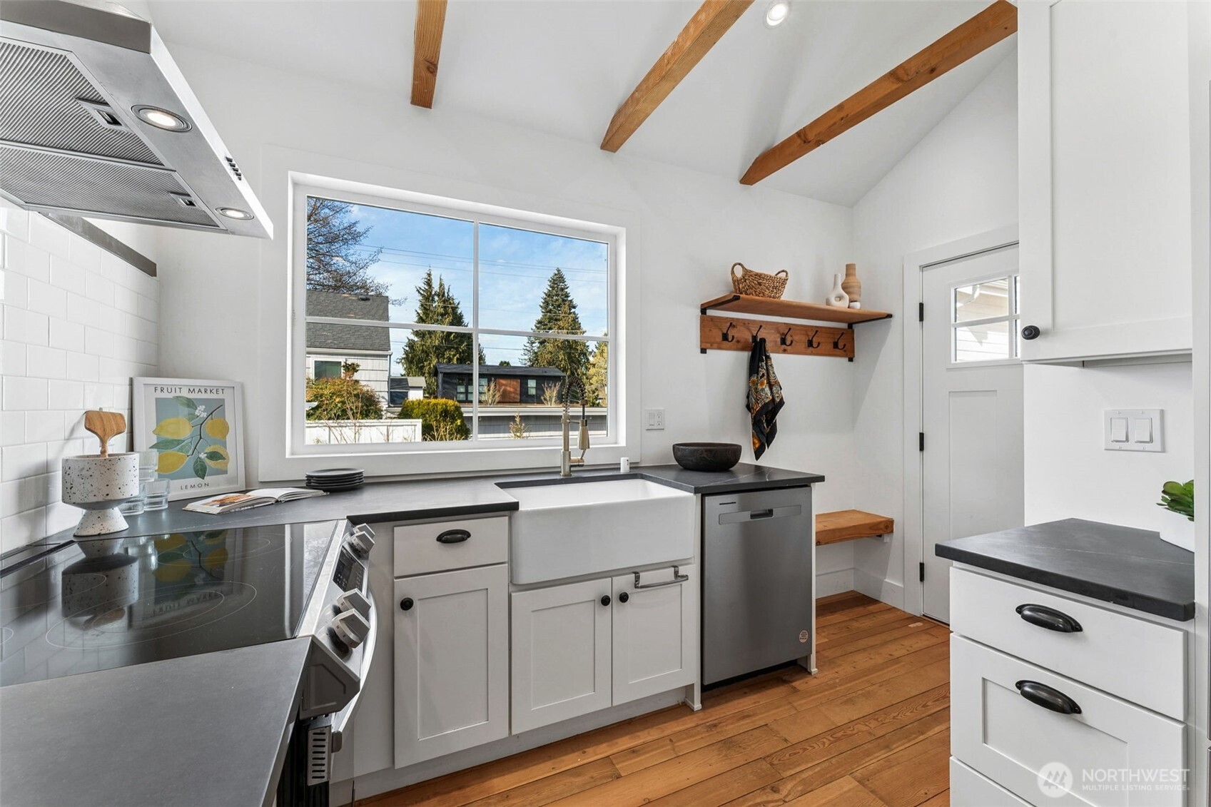 6010 49th Avenue Southwest Seattle, WA 98136 - Photo 8 of 32