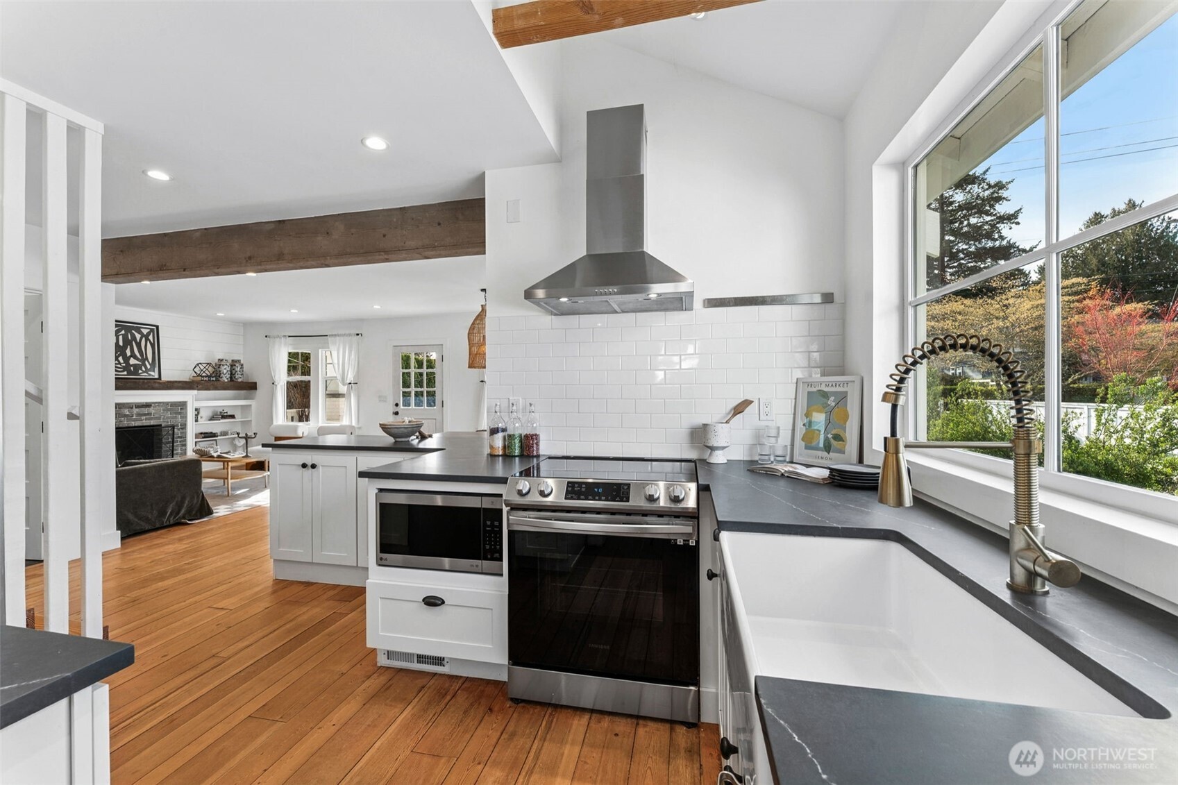6010 49th Avenue Southwest Seattle, WA 98136 - Photo 9 of 32