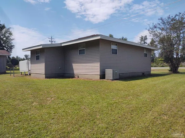 $1,100 | 7180 East Gate Road, Milton, FL 32570