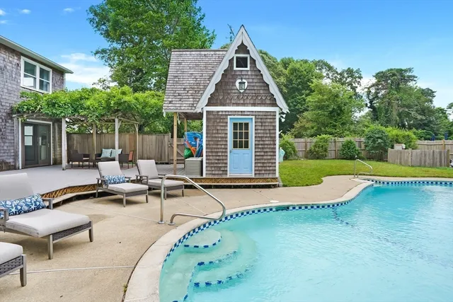 $9,500 | 155 Skiff Avenue, Tisbury, MA 02568