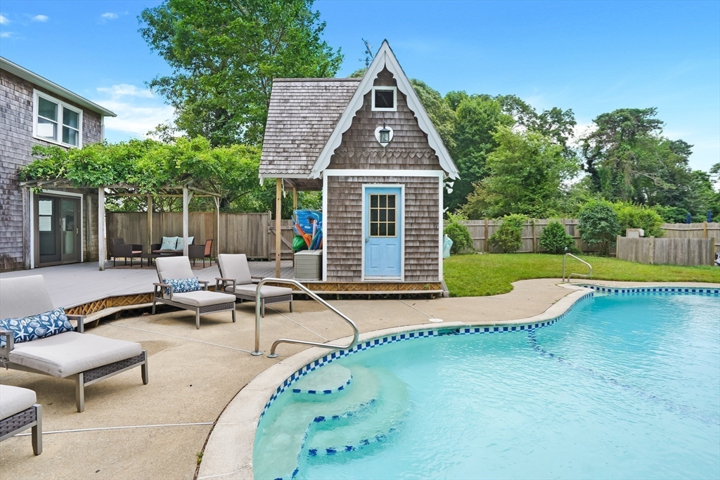 155 Skiff Avenue Tisbury, MA 02568 - Photo 11 of 21