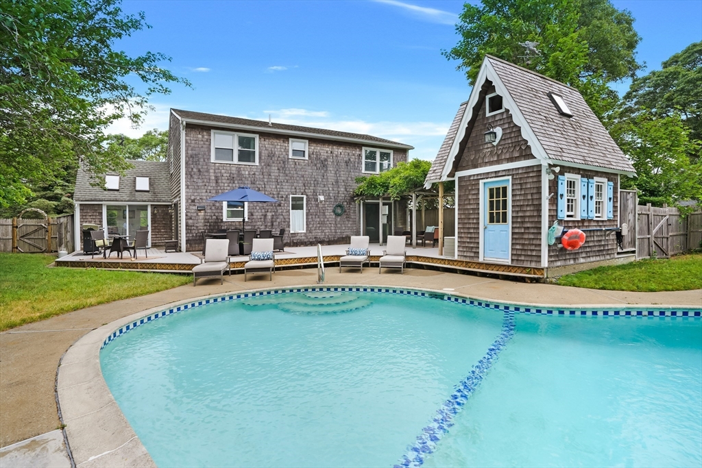 155 Skiff Avenue Tisbury, MA 02568 - Photo 3 of 21