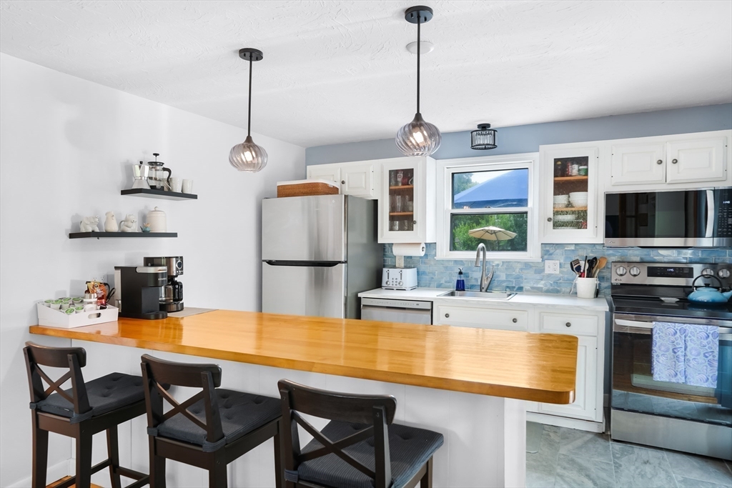 155 Skiff Avenue Tisbury, MA 02568 - Photo 6 of 21