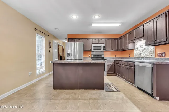 $245,000 | 124 Oakleigh Drive, Batesville, MS 38606