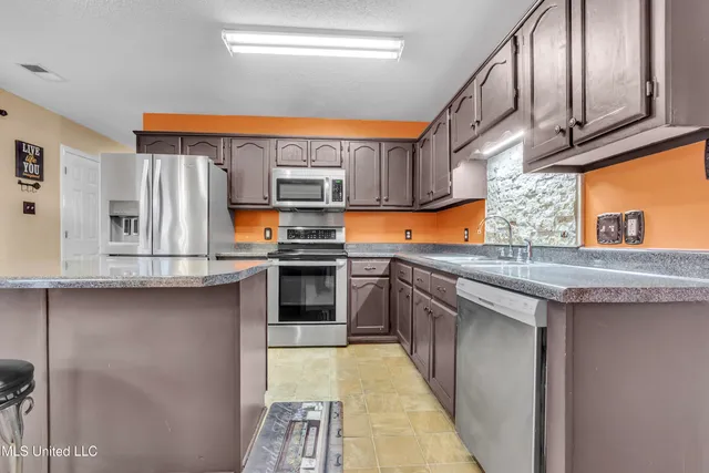 $245,000 | 124 Oakleigh Drive, Batesville, MS 38606