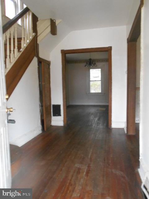 915 Ridge Avenue Darby, PA 19023 - Photo 2 of 21 foyer