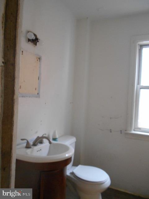 915 Ridge Avenue Darby, PA 19023 - Photo 14 of 21 hall bath