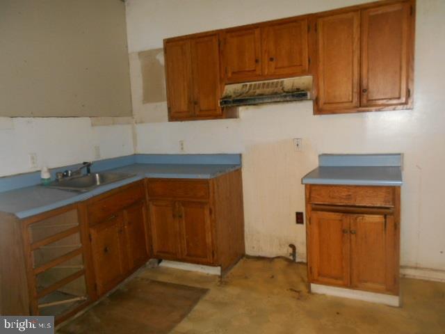 915 Ridge Avenue Darby, PA 19023 - Photo 7 of 21 kitchen