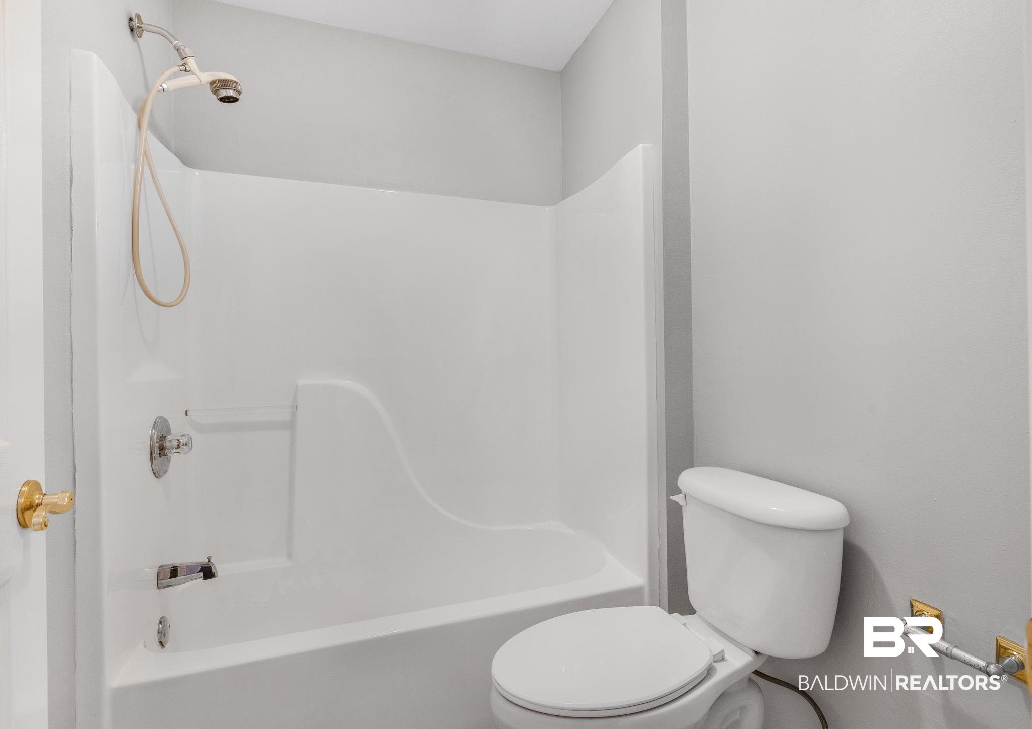 8077 Hooks Road Bay Minette, AL 36507 - Photo 22 of 48 Bathroom with toilet and washtub / shower combination